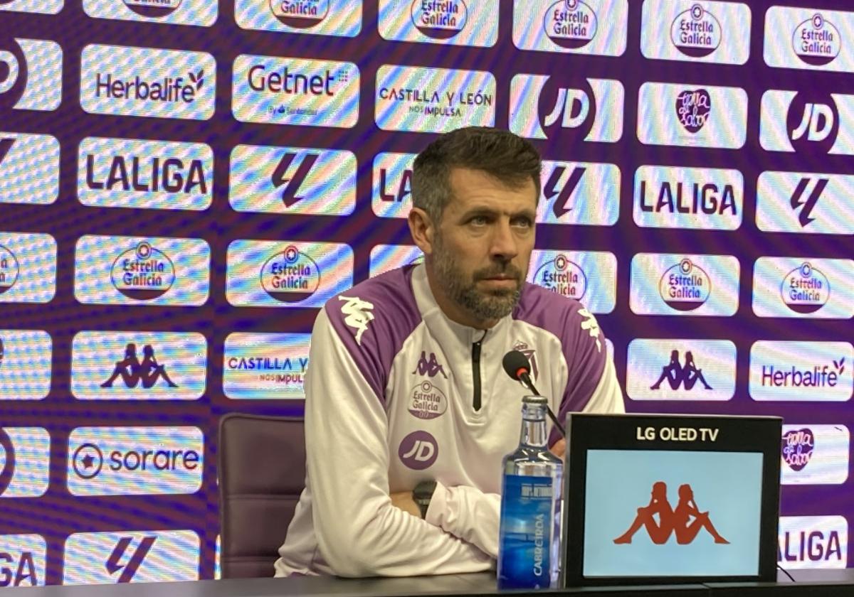 Paulo Pezzolano, en rueda de prensa.