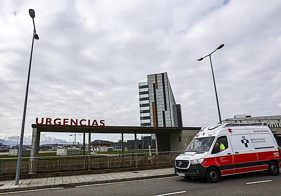 Herido grave tras caer por un terraplén de cinco metros de altura en Aller