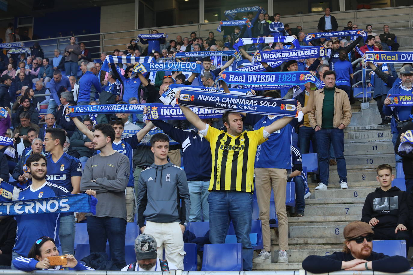 ¿Estuviste viendo el Oviedo - Burgos en el Tartiere? ¡Búscate en las fotos!