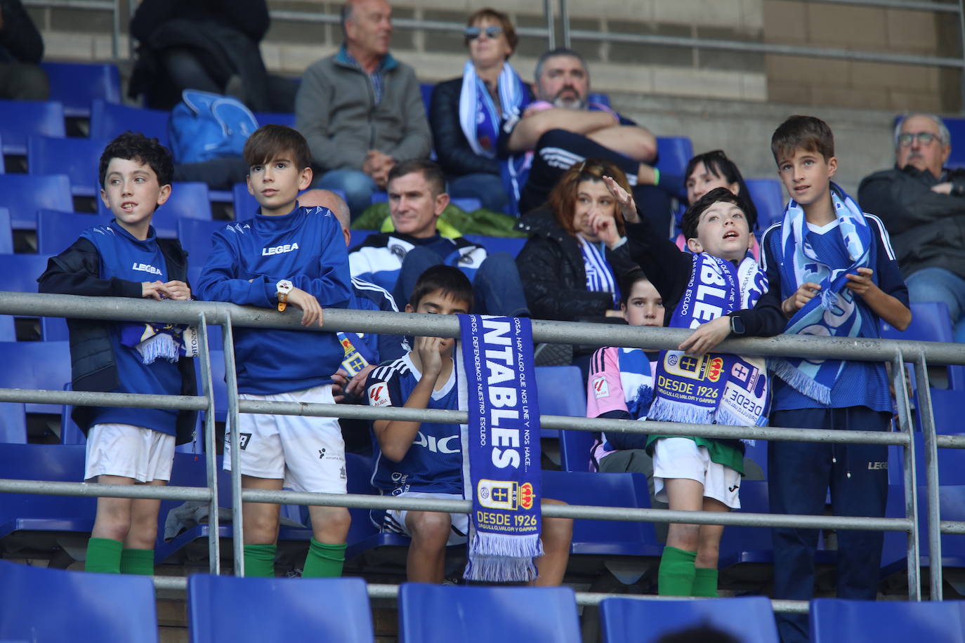 ¿Estuviste viendo el Oviedo - Burgos en el Tartiere? ¡Búscate en las fotos!