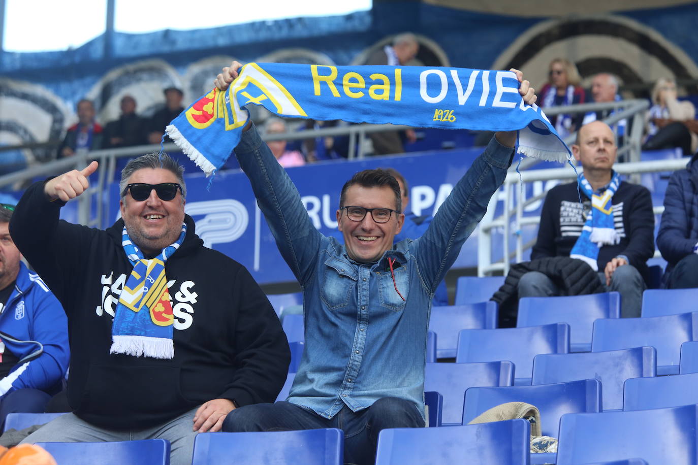 ¿Estuviste viendo el Oviedo - Burgos en el Tartiere? ¡Búscate en las fotos!