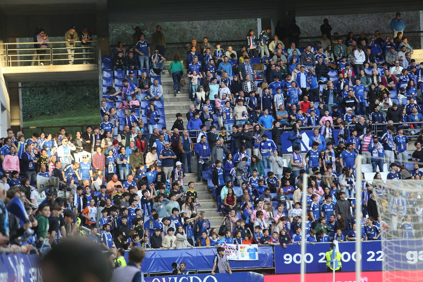 ¿Estuviste viendo el Oviedo - Burgos en el Tartiere? ¡Búscate en las fotos!