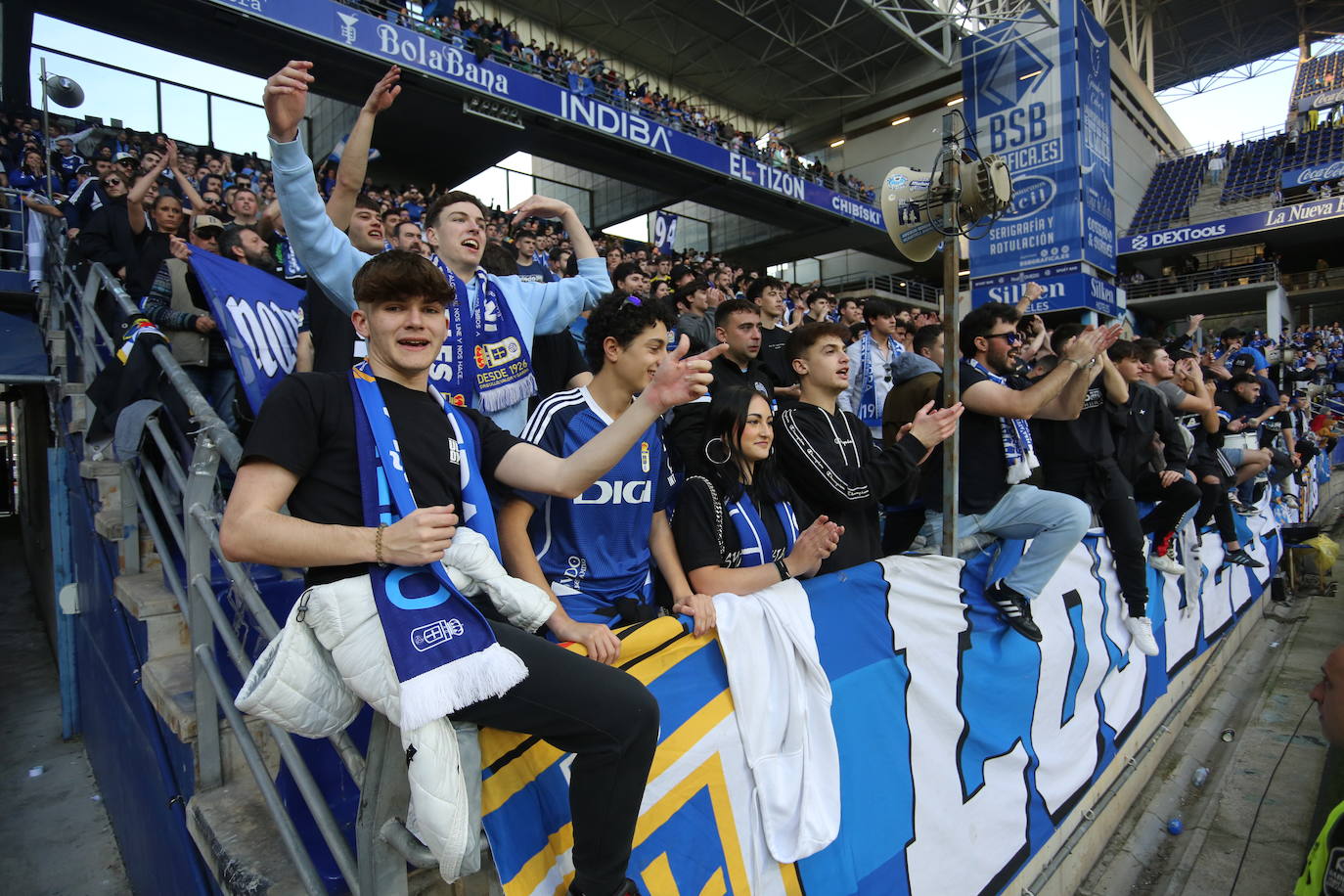 ¿Estuviste viendo el Oviedo - Burgos en el Tartiere? ¡Búscate en las fotos!