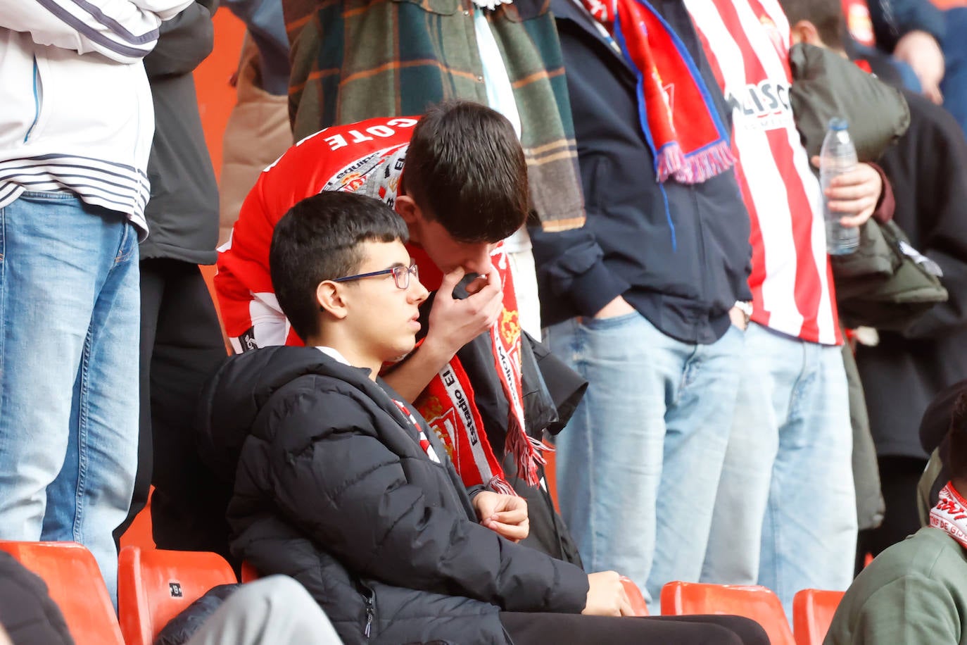 ¿Estuviste viendo el Sporting - Valladolid en El Molinón? ¡Búscate en las fotos!