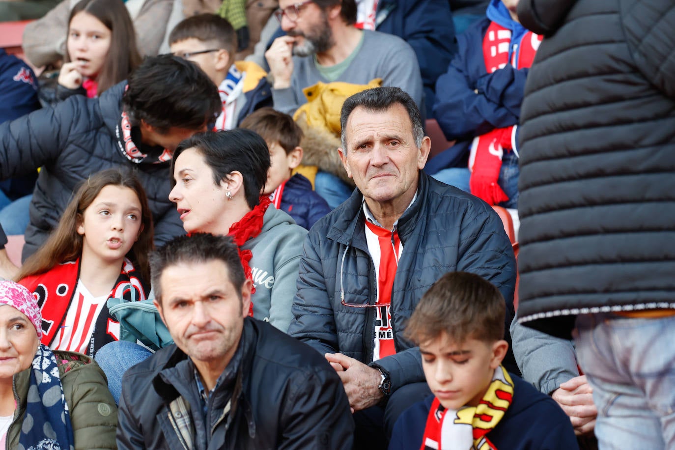 ¿Estuviste viendo el Sporting - Valladolid en El Molinón? ¡Búscate en las fotos!