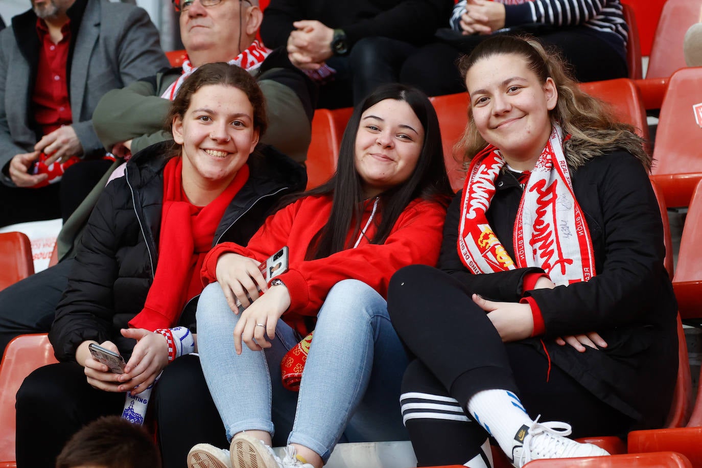 ¿Estuviste viendo el Sporting - Valladolid en El Molinón? ¡Búscate en las fotos!