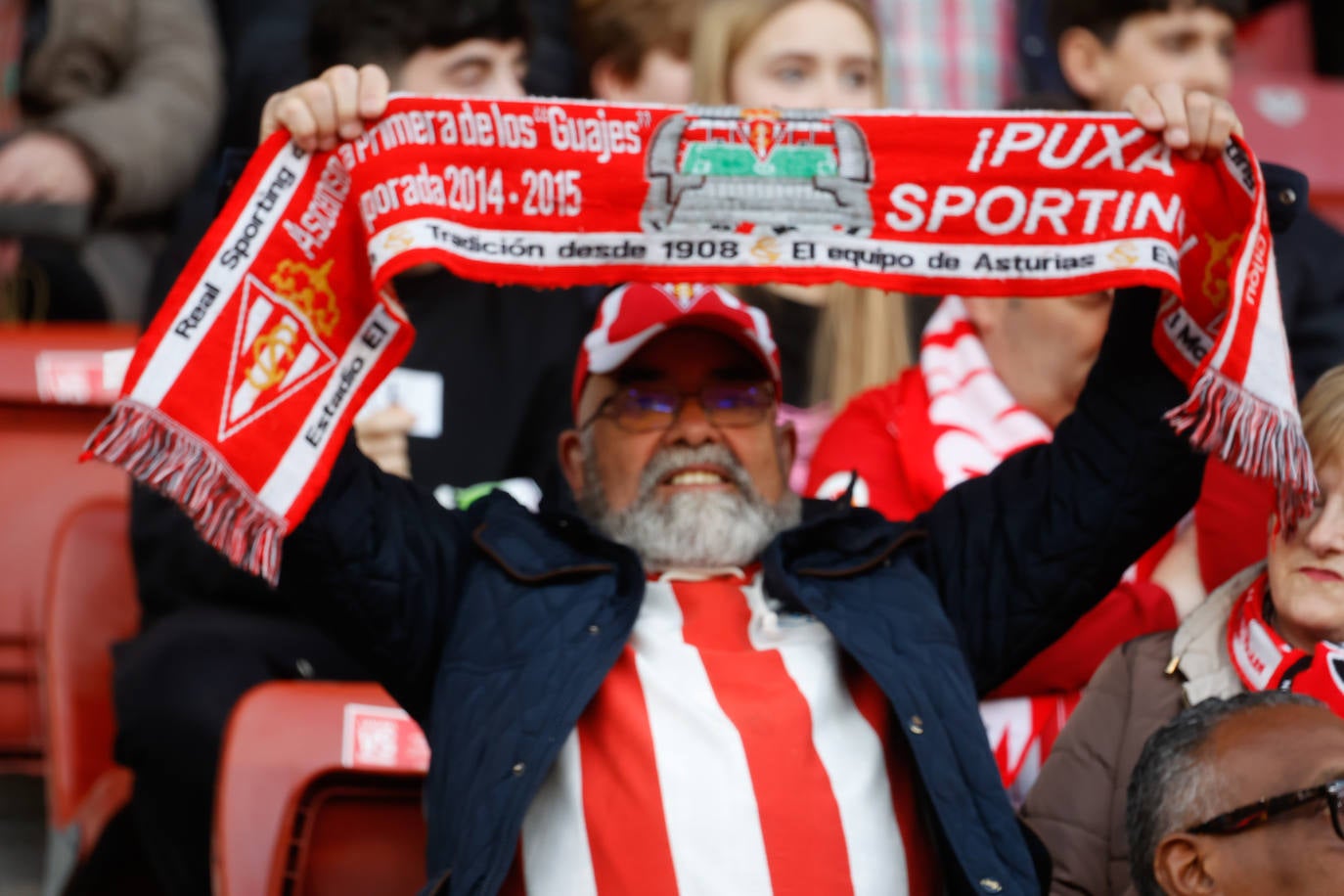 ¿Estuviste viendo el Sporting - Valladolid en El Molinón? ¡Búscate en las fotos!