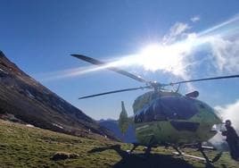 Trasladan al HUCA en helicóptero a una mujer que no pudo continuar una ruta de montaña en León