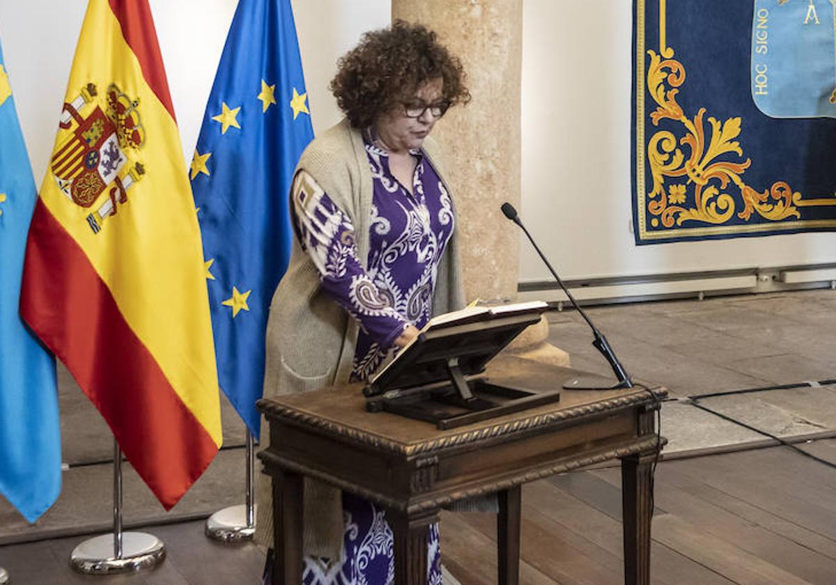 Marta del Arco, durante la toma de posesión como nueva consejera de Derechos Sociales y Bienestar.