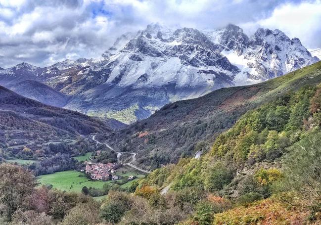 Valle de Valdeón, en el que está el refugio que será la base logística de este trekking por Picos de Europa