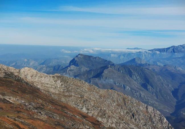 Pico Pierzu visto desde los últimos repechos antes de pisar la cima del Campigüeños