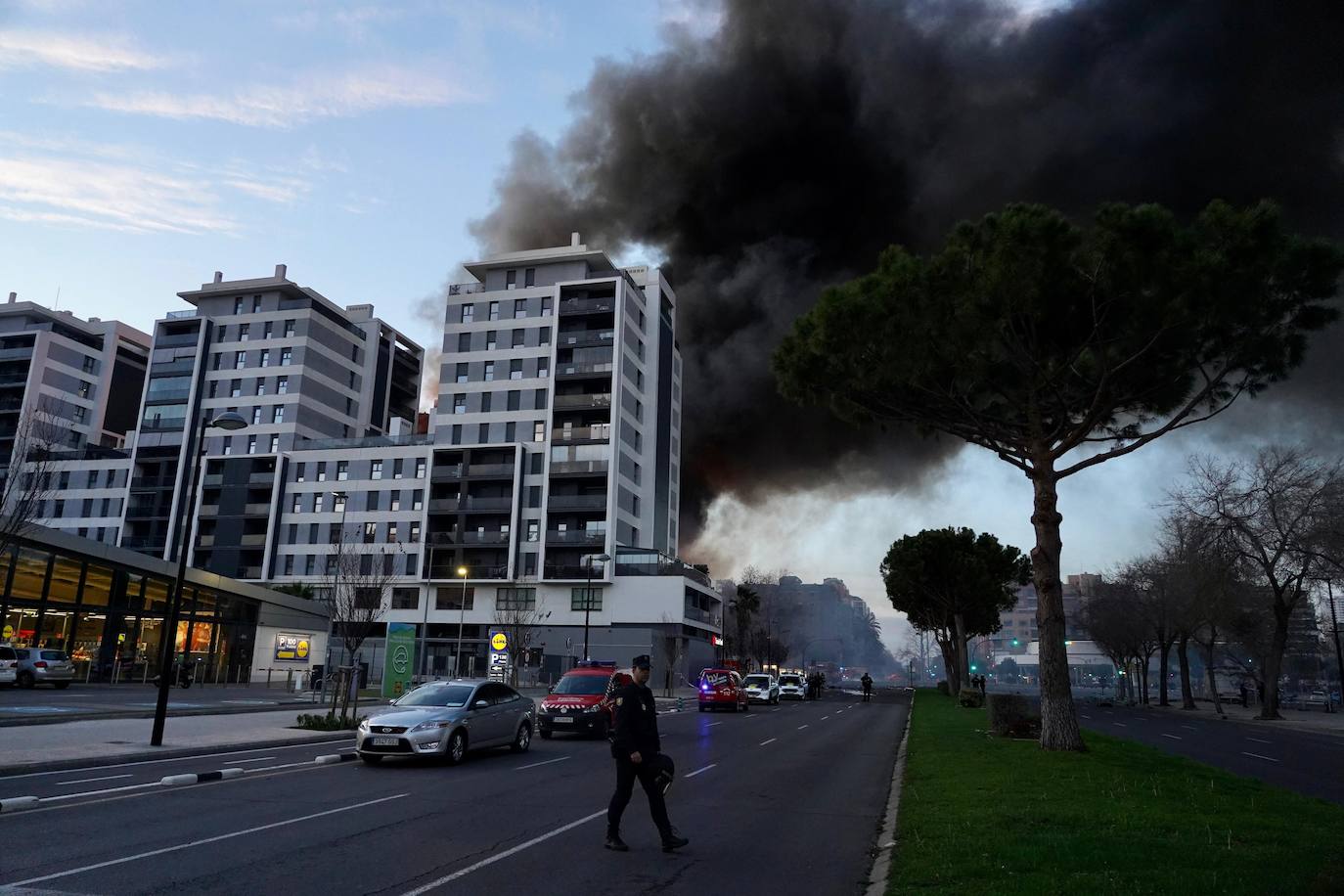 Terrorífico incendio en un edificio de Valencia: las imágenes del fuego