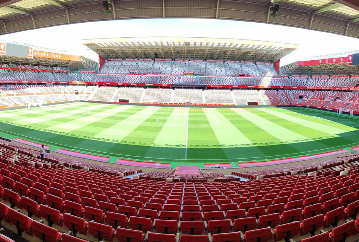 Vista general interior del estadio gijonés El Molinón.