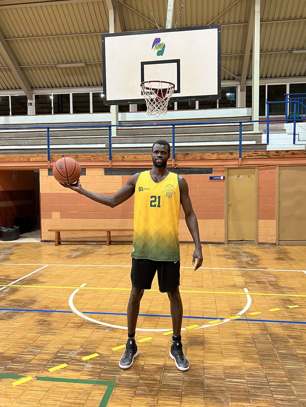 El techo del baloncesto avilesino nació en Senegal