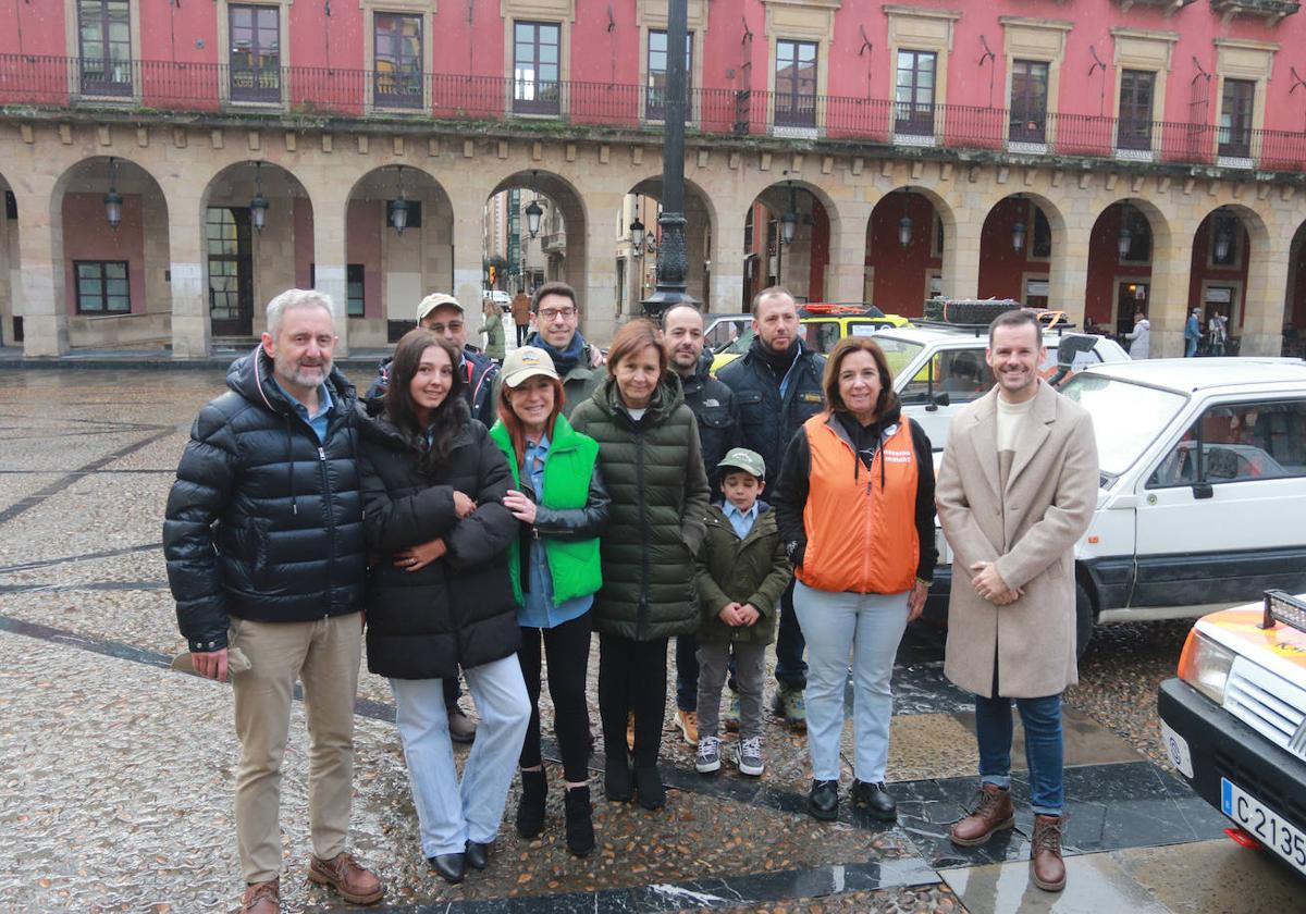 La alcaldesa Carmen Moriyón asistió a la presentación de los panda que participarán en el raid