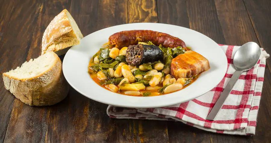 Un plato de pote asturiano
