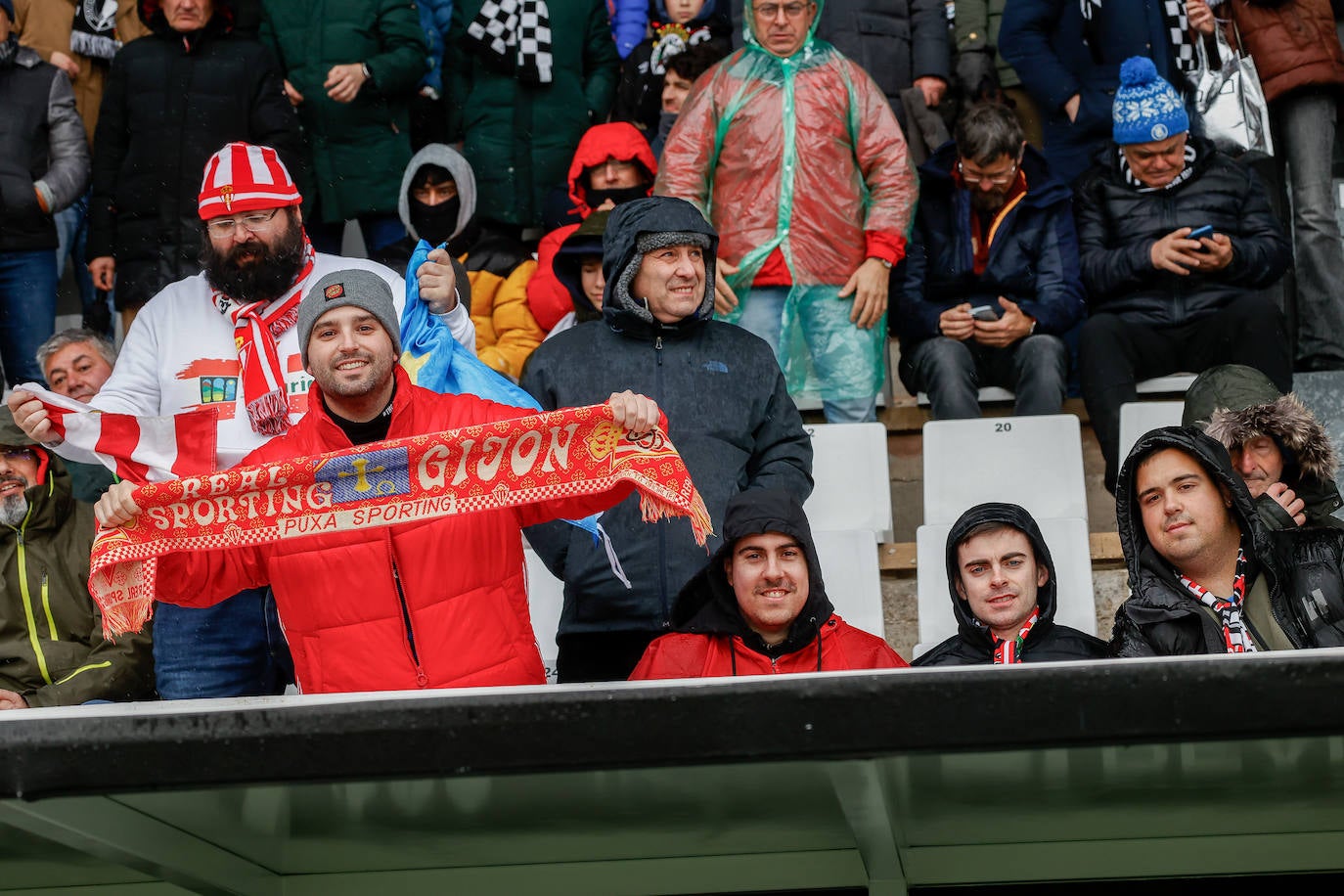 ¿Estuviste en el Burgos - Sporting? ¡Búscate en las fotos!