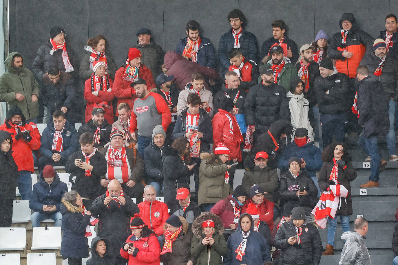 ¿Estuviste en el Burgos - Sporting? ¡Búscate en las fotos!