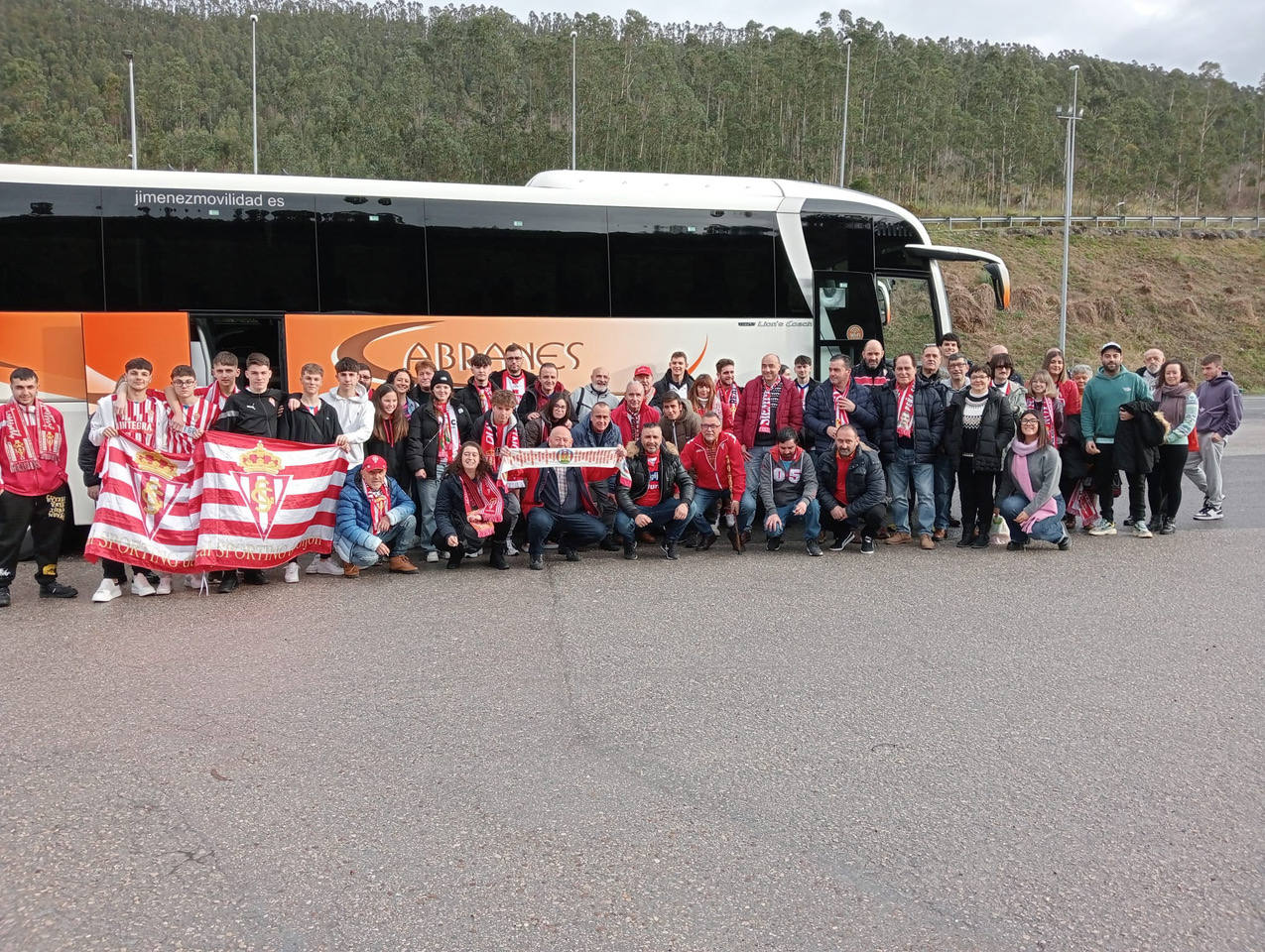 La afición del Sporting, preparada para el partido ante el Burgos