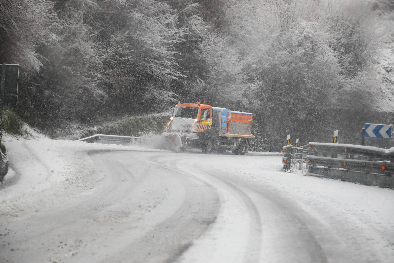 Lluvia, viento y nieve: el temporal &#039;Mónica&#039; pone a Asturias en alerta