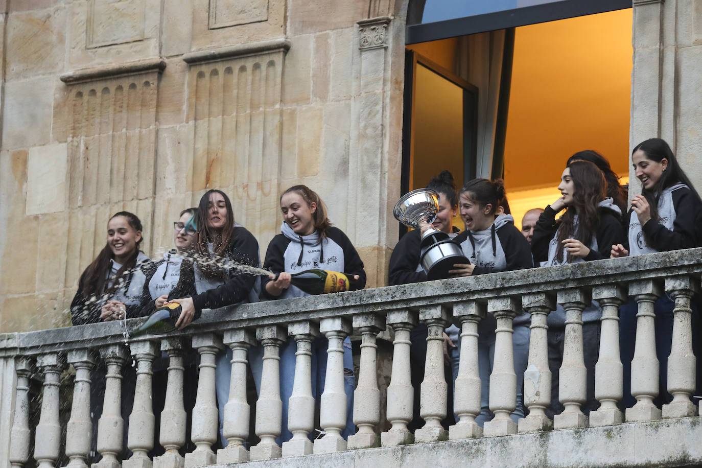 Gijón homenajea a las campeonas del mundo