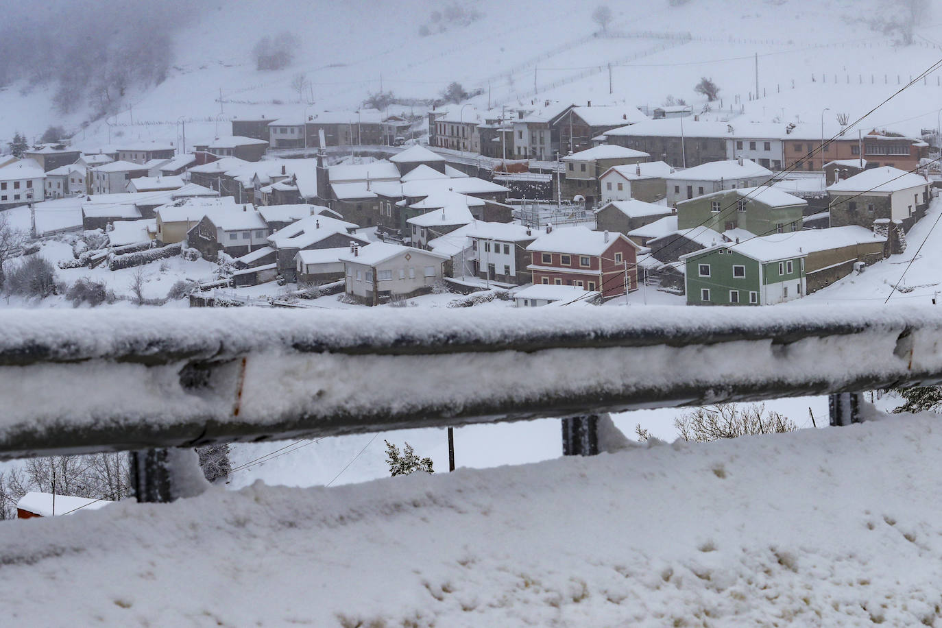 &#039;Mónica&#039; cubre de nieve Pajares