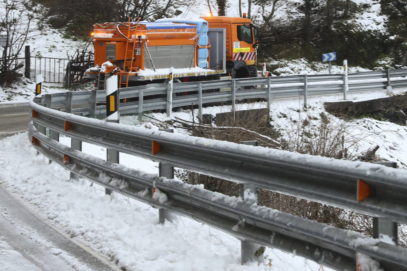 &#039;Mónica&#039; cubre de nieve Pajares