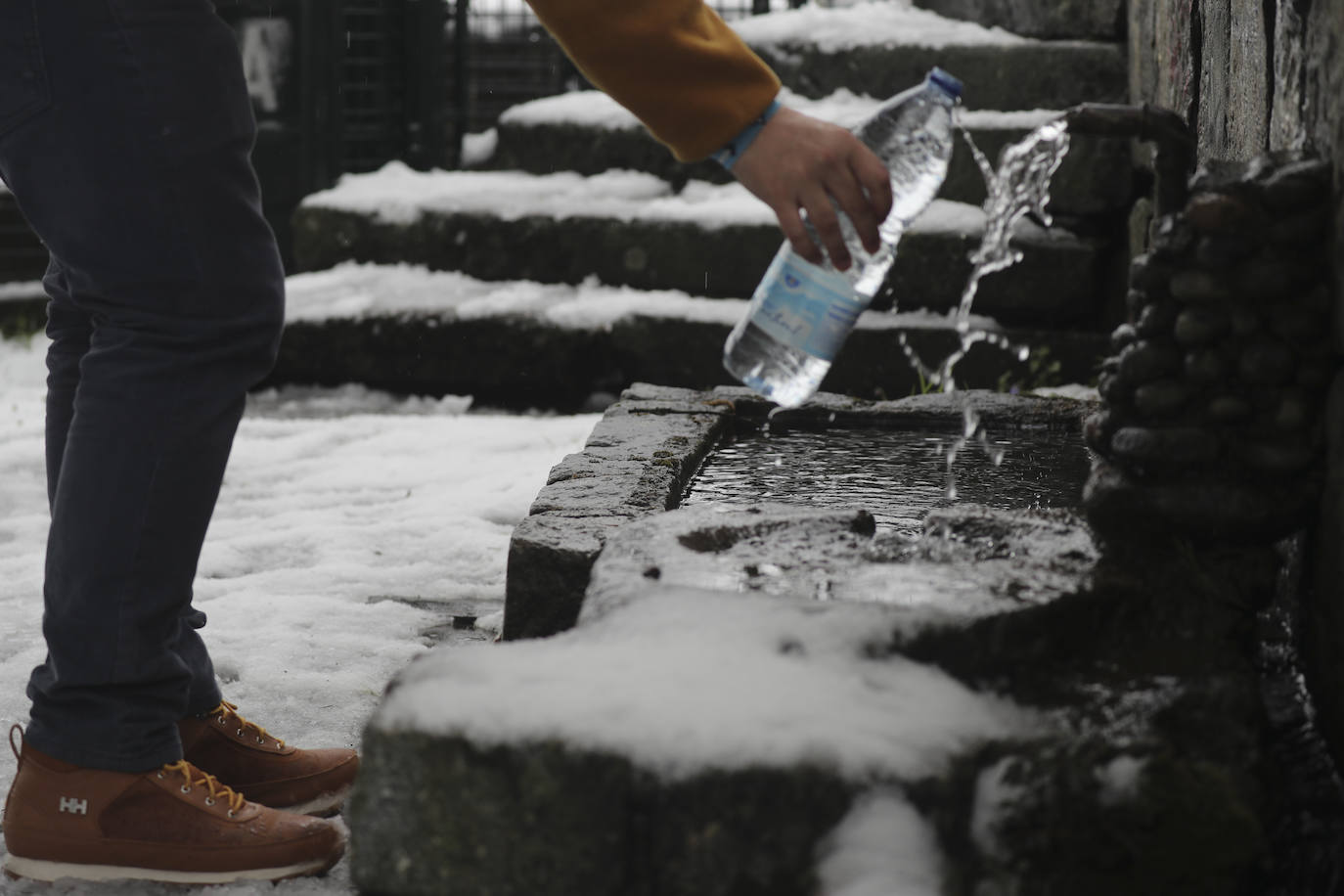 &#039;Mónica&#039; cubre de nieve Pajares