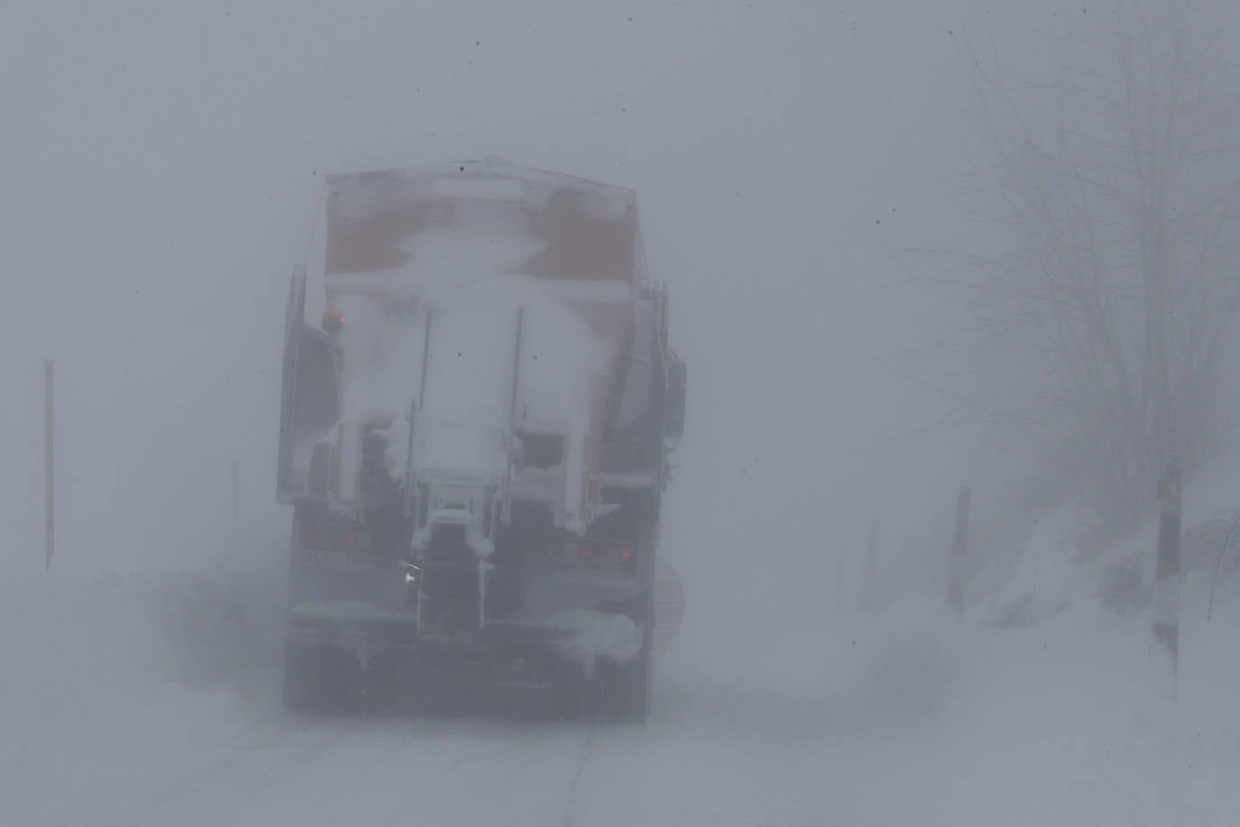 &#039;Mónica&#039; cubre de nieve Pajares