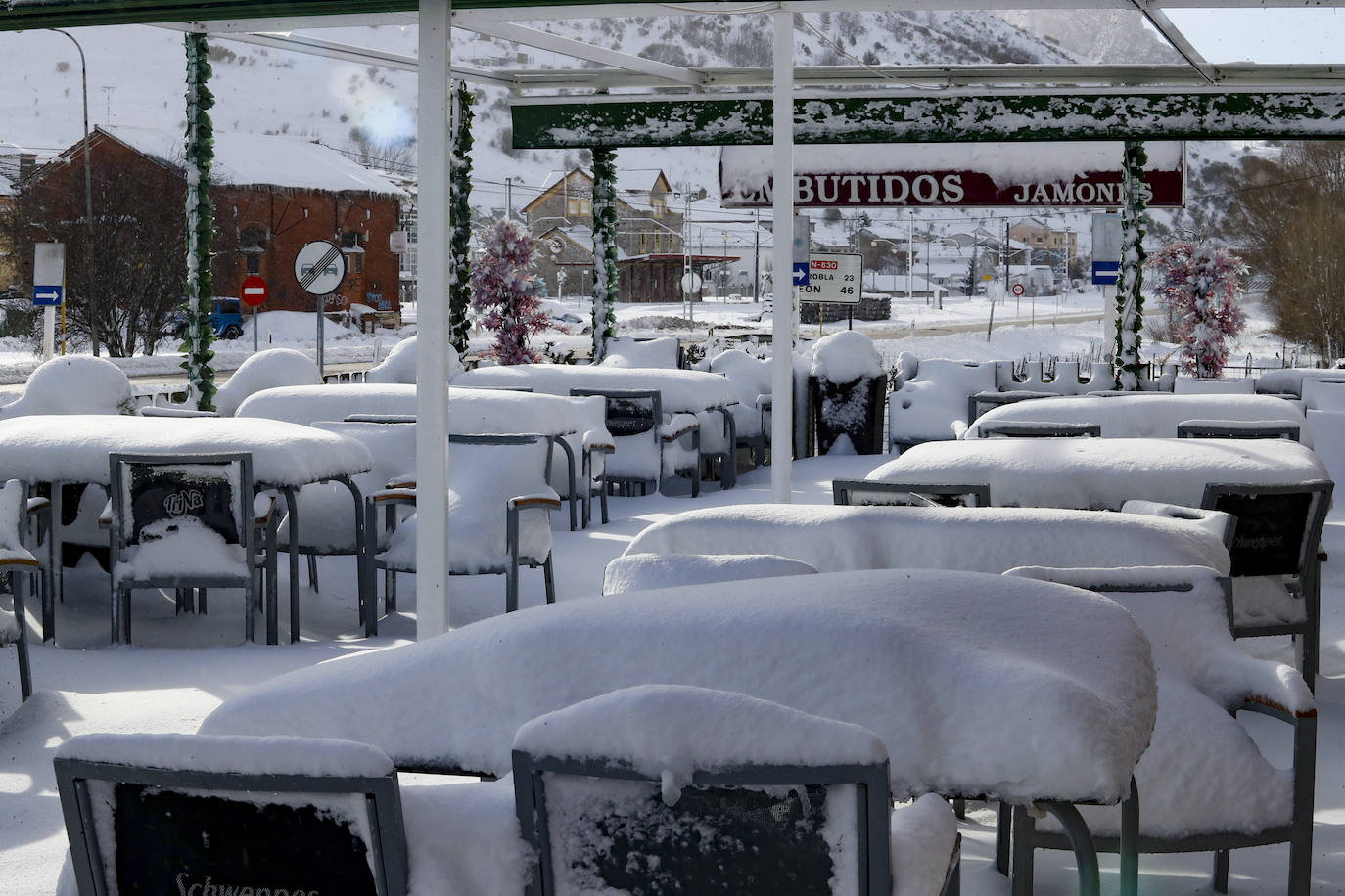 &#039;Mónica&#039; cubre de nieve Pajares