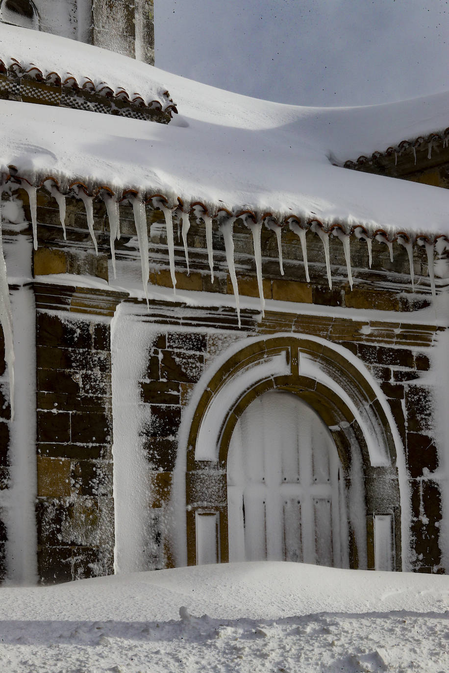 &#039;Mónica&#039; cubre de nieve Pajares