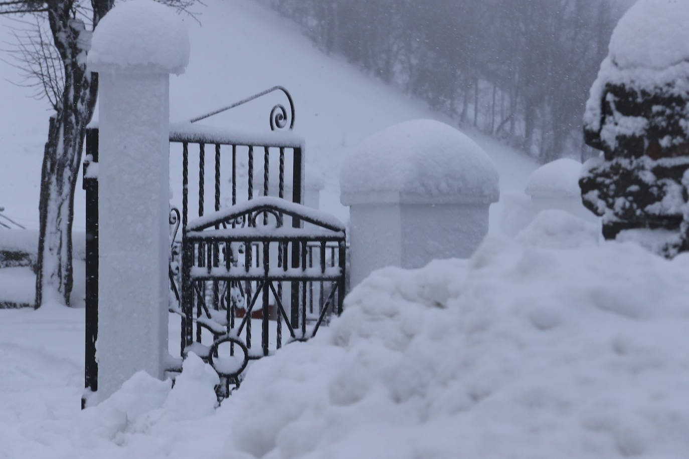 &#039;Mónica&#039; cubre de nieve Pajares
