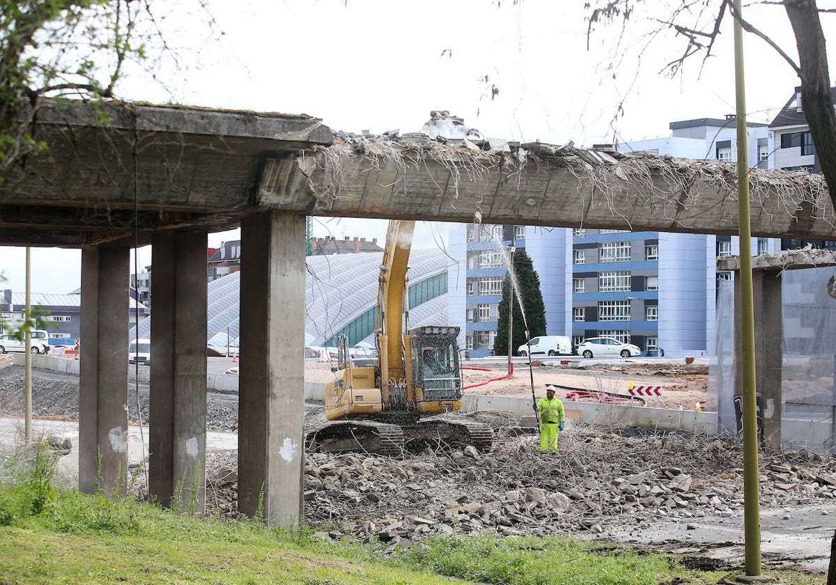 El derribo del puente de Ángel Cañedo terminará el viernes