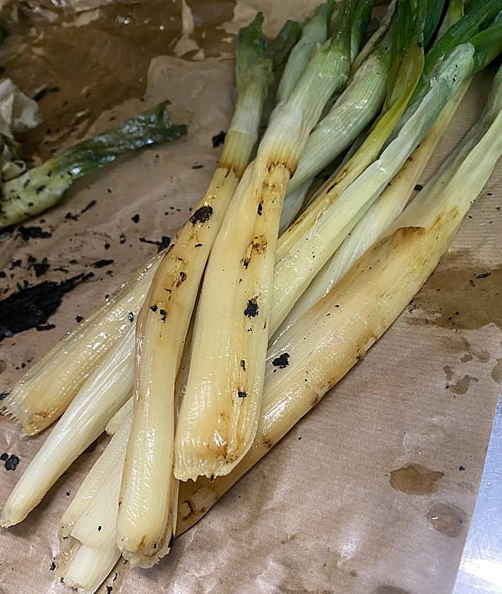 Imagen secundaria 2 - Diversas formas de disfrutar del caçot, en su versión tradicional e integrado en recetas