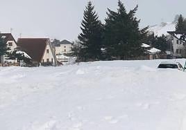 La nieve llegó a cubrir buena parte de las viviendas de La Raya.