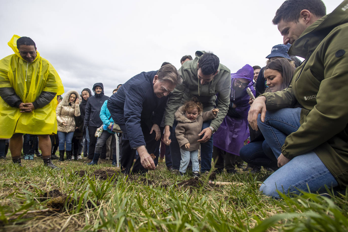 2.000 árboles para reforestar el Naranco tras el incendio