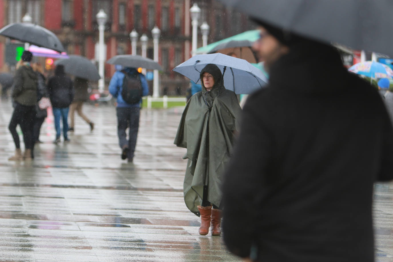 Lluvia, frío y nieve: las imágenes que deja el temporal en Asturias este sábado