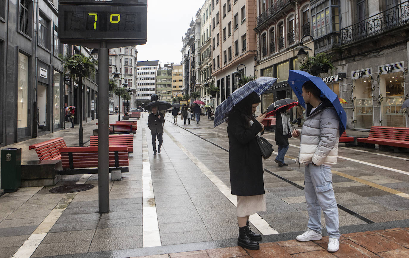 Lluvia, frío y nieve: las imágenes que deja el temporal en Asturias este sábado