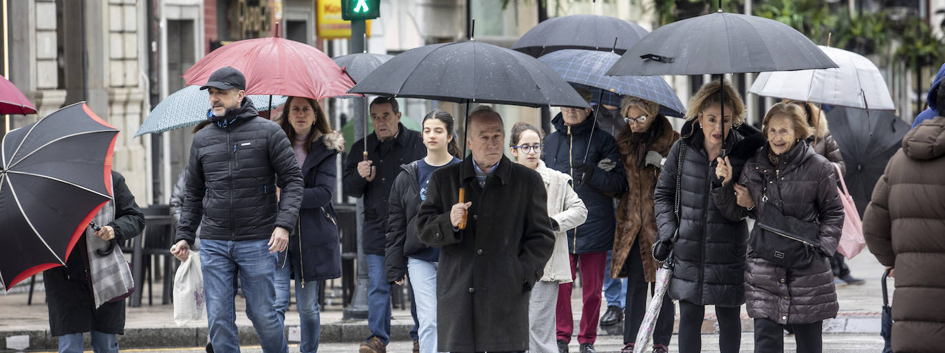 Lluvia, frío y nieve: las imágenes que deja el temporal en Asturias este sábado