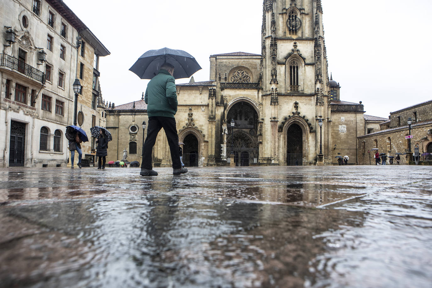 Lluvia, frío y nieve: las imágenes que deja el temporal en Asturias este sábado