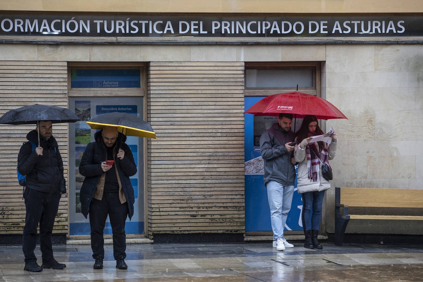 Lluvia, frío y nieve: las imágenes que deja el temporal en Asturias este sábado