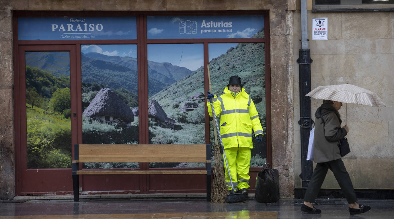 Lluvia, frío y nieve: las imágenes que deja el temporal en Asturias este sábado