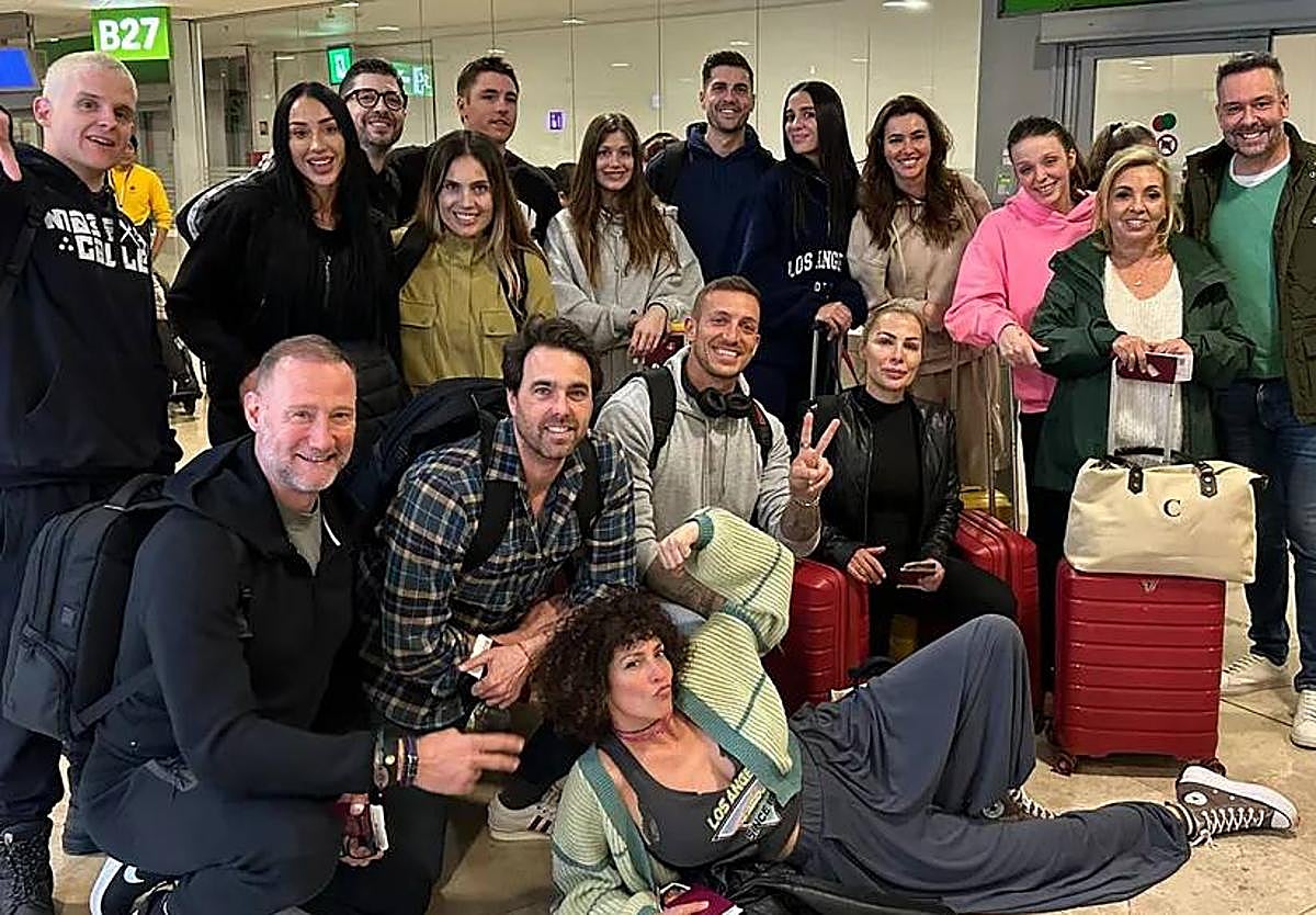 Foto de familia de los concursantes de 'Supervivientes 2024' antes de poner rumbo a Honduras.