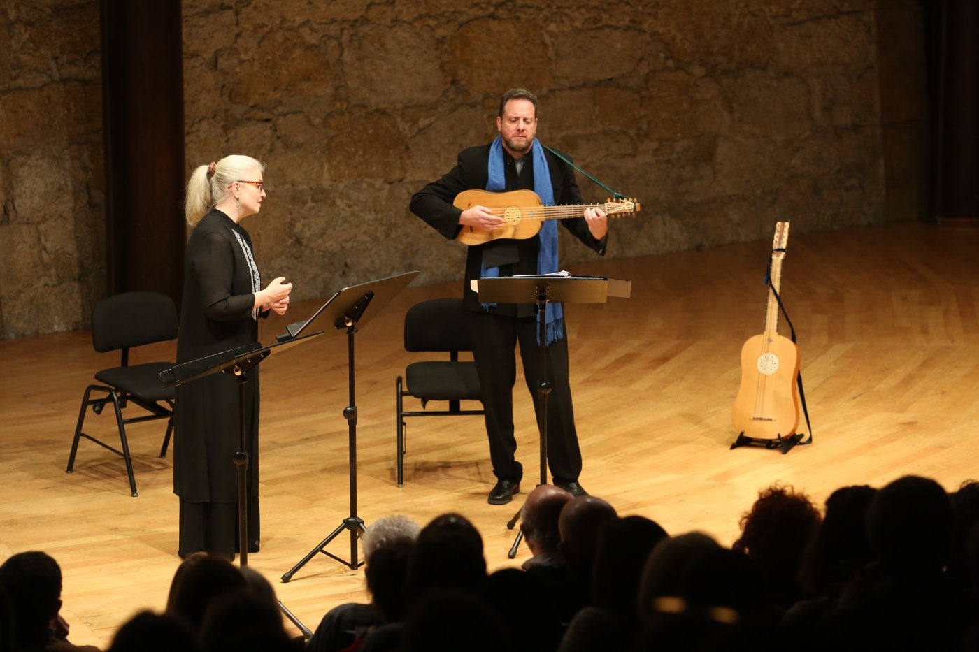 Sobre el escenario del Auditorio, los músicos deleitaron a un público que llenó la sala.