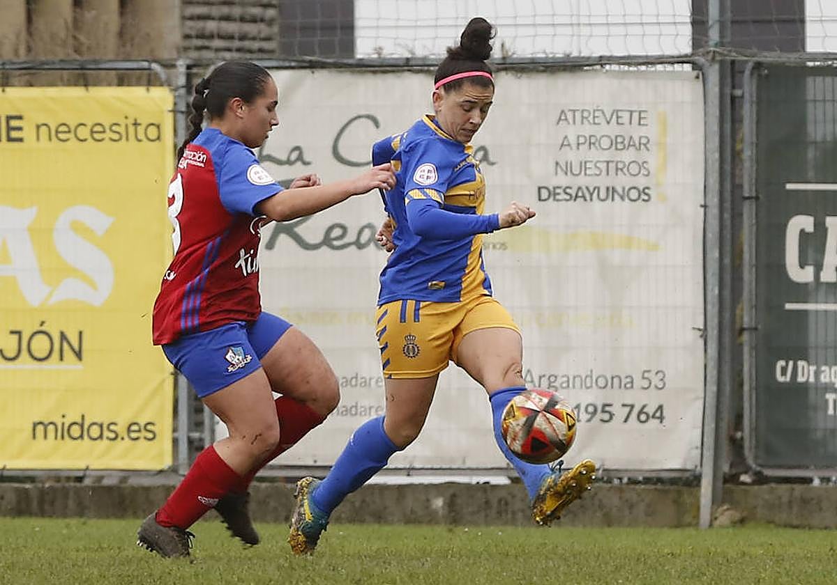 Silvia Ruiz, en el partido ante el Gijón Femenino en La Cruz.