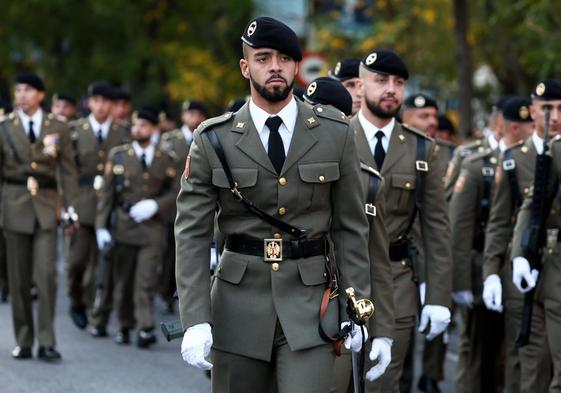 Soldados del Ejército español durante un desfile.