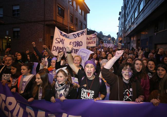 Miles de personas se dieron cita el año pasado en Mieres con motivo de la marcha para conmemorar el Día de la Mujer.