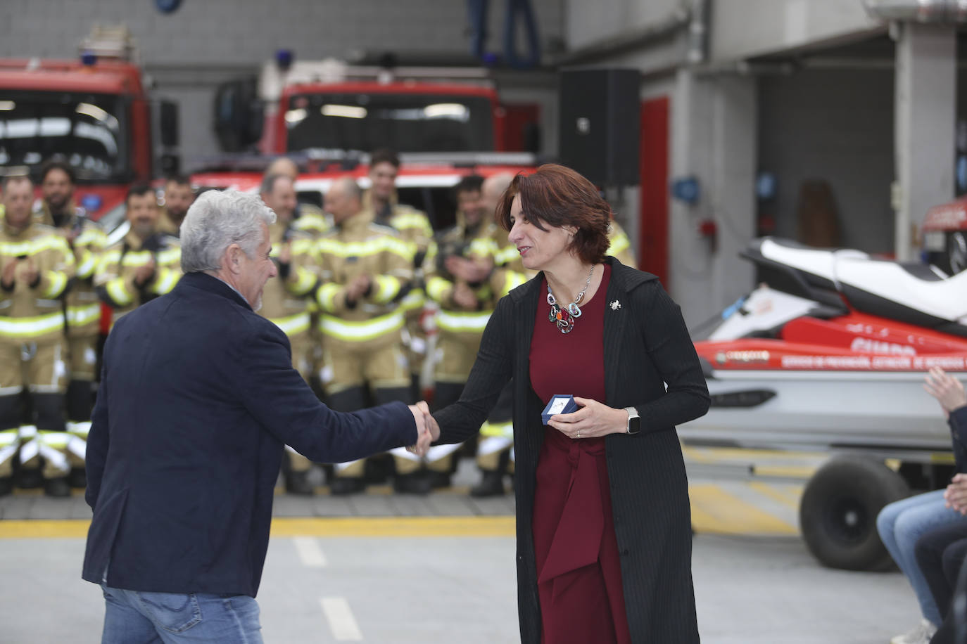 Gijón homenajea a sus bomberos