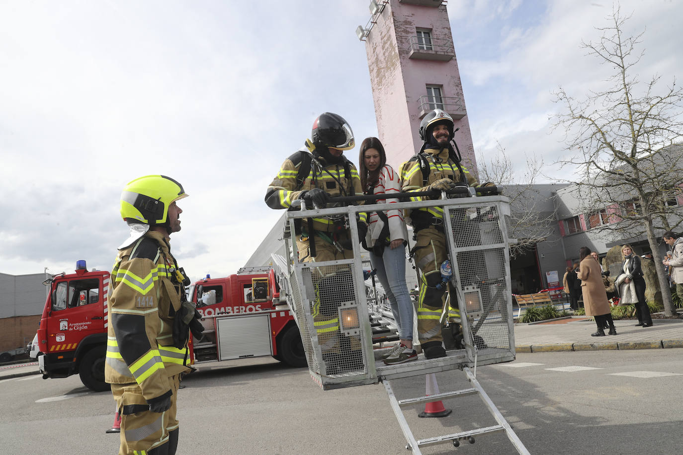 Gijón homenajea a sus bomberos