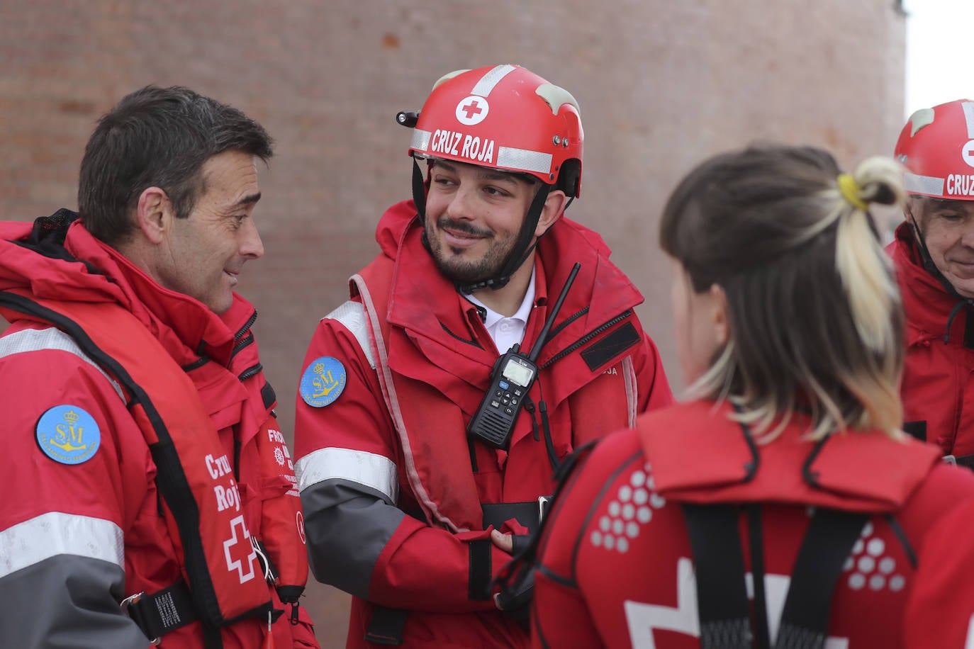 Espectacular rescate de un piragüista en Gijón